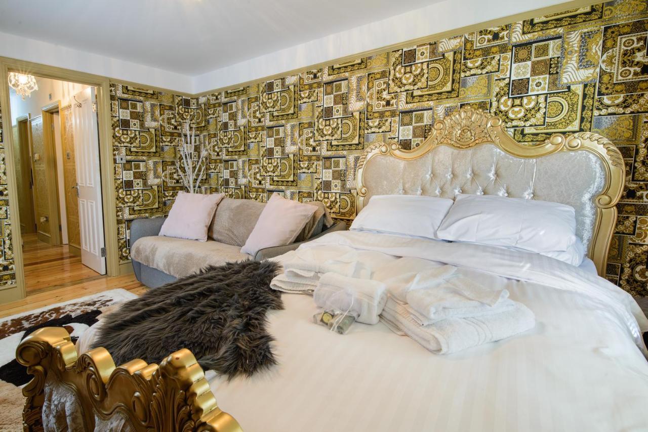 Deluxe 2 Bed Versace Bungalow Hot Tub, Sky Tv, Cinema Screen Saffron Walden Dış mekan fotoğraf