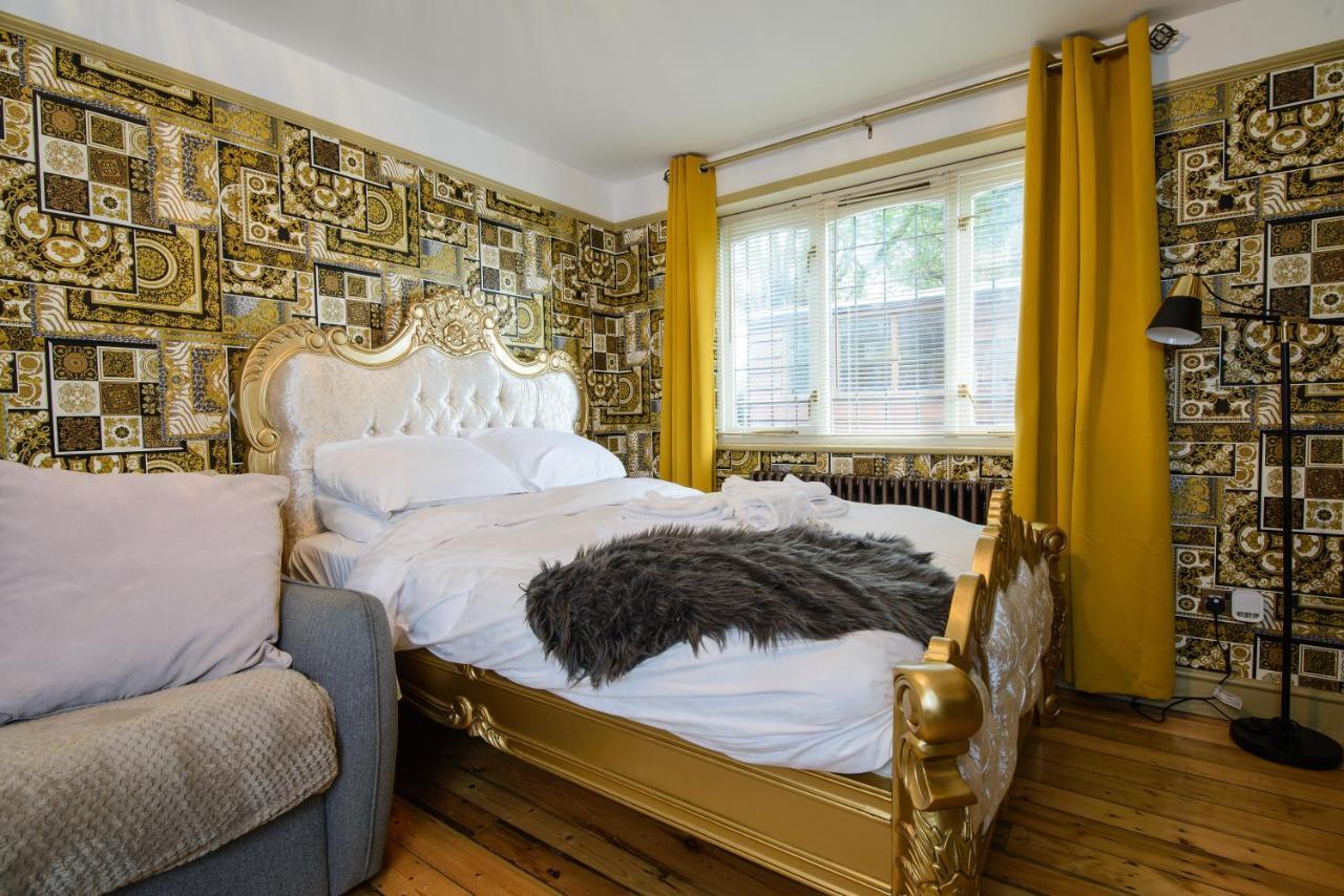 Deluxe 2 Bed Versace Bungalow Hot Tub, Sky Tv, Cinema Screen Saffron Walden Dış mekan fotoğraf
