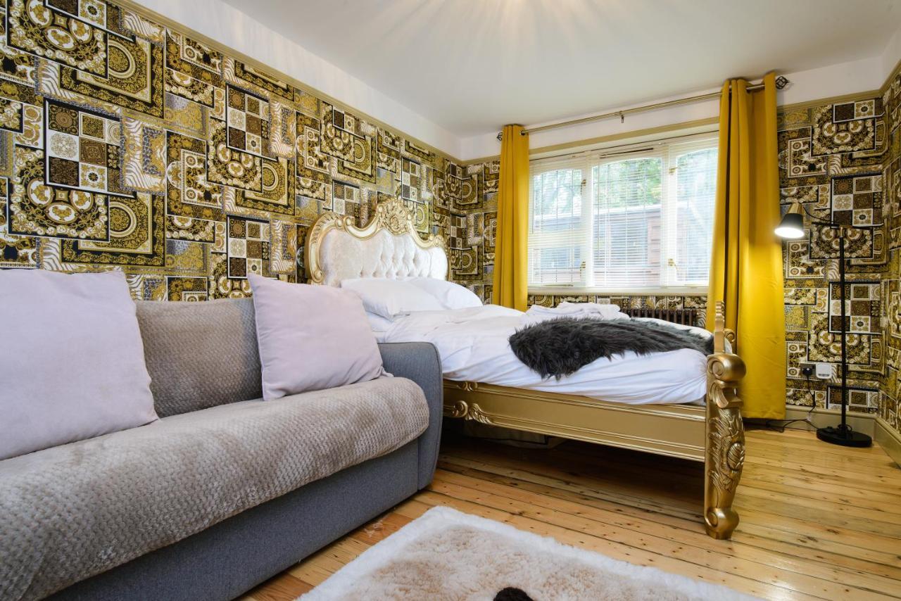 Deluxe 2 Bed Versace Bungalow Hot Tub, Sky Tv, Cinema Screen Saffron Walden Dış mekan fotoğraf