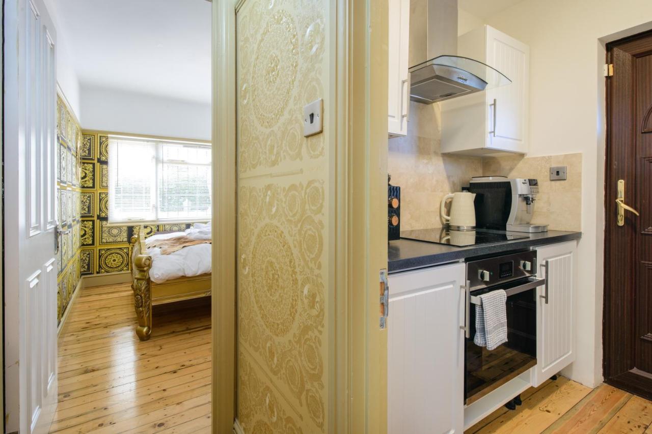 Deluxe 2 Bed Versace Bungalow Hot Tub, Sky Tv, Cinema Screen Saffron Walden Dış mekan fotoğraf