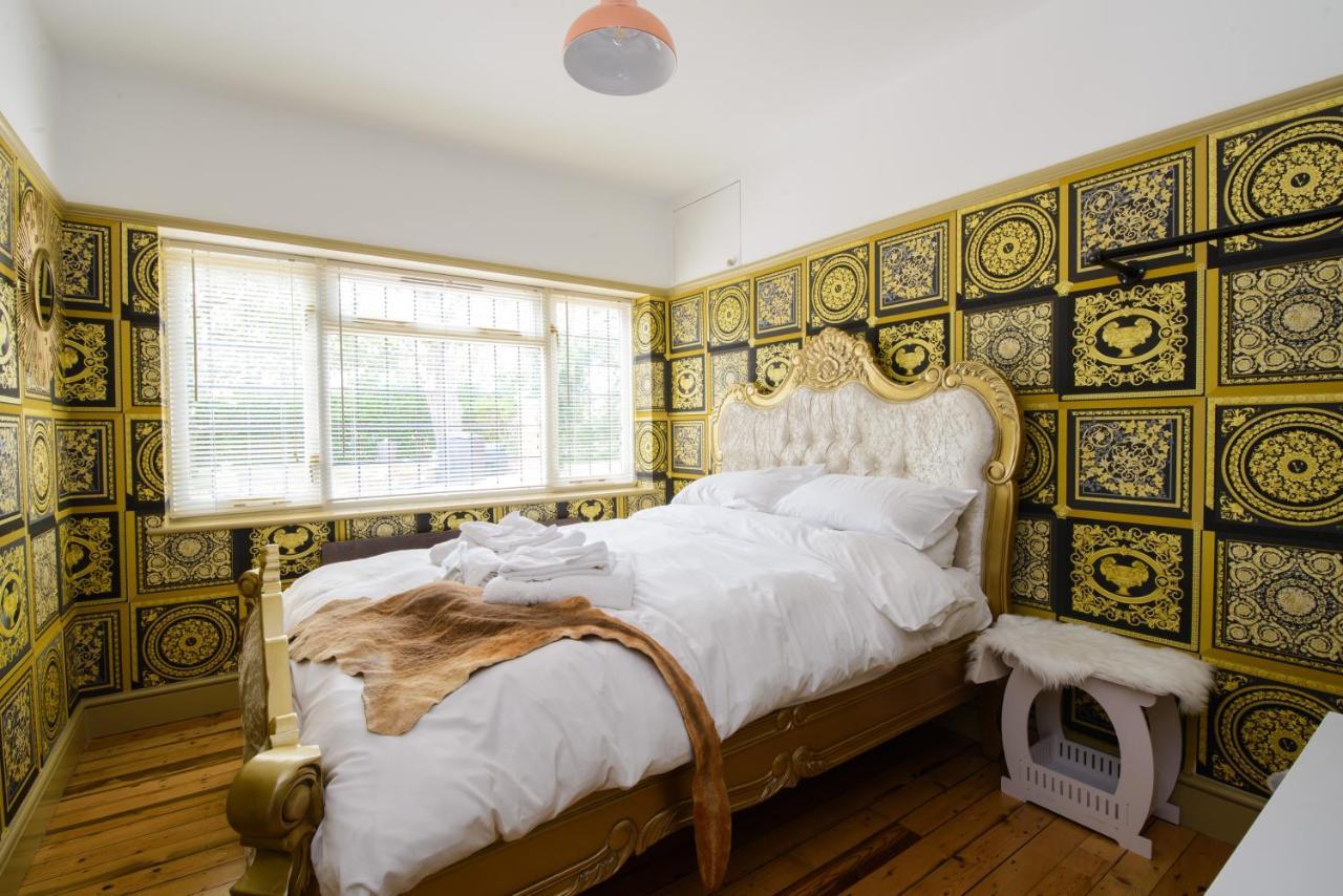 Deluxe 2 Bed Versace Bungalow Hot Tub, Sky Tv, Cinema Screen Saffron Walden Dış mekan fotoğraf