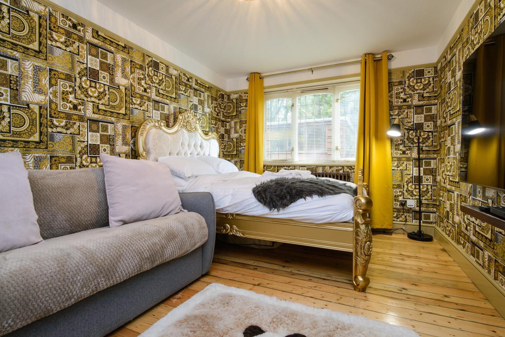 Deluxe 2 Bed Versace Bungalow Hot Tub, Sky Tv, Cinema Screen Saffron Walden Dış mekan fotoğraf